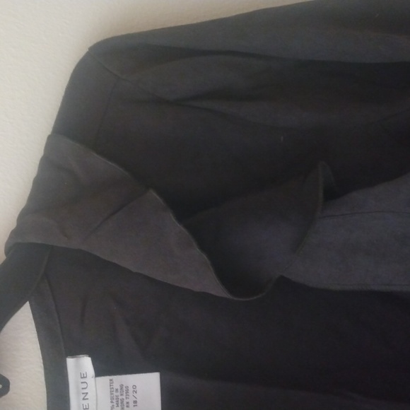 Black ruffled collar/cuff jacket. Light suedette like fabric. Size 18-20 - Picture 4 of 6